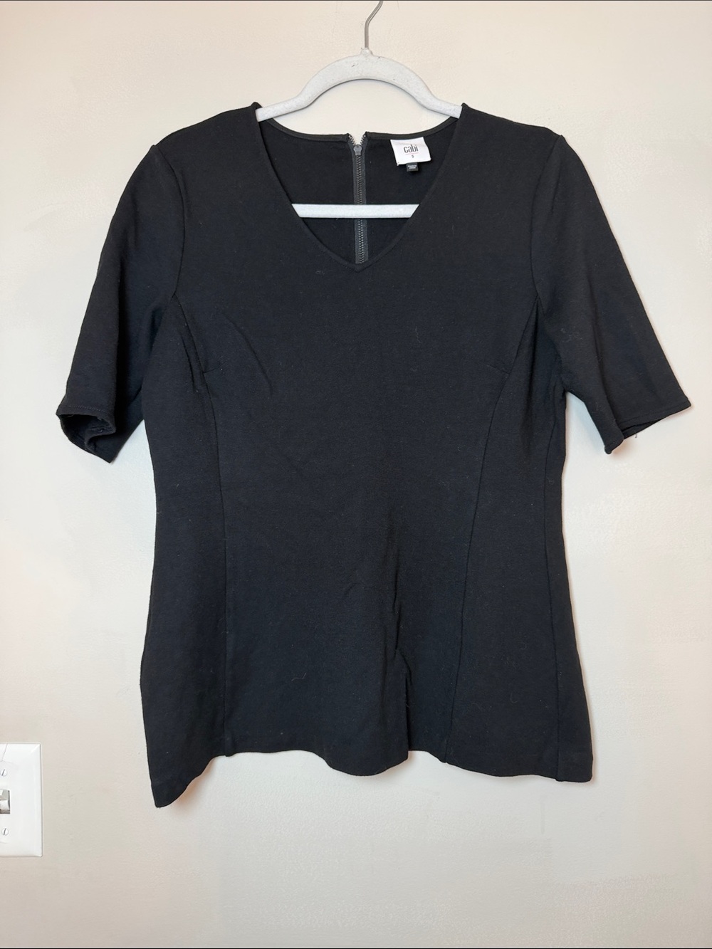 CAbi Black Short-Sleeve V-Neck Fitted Top. Size Small